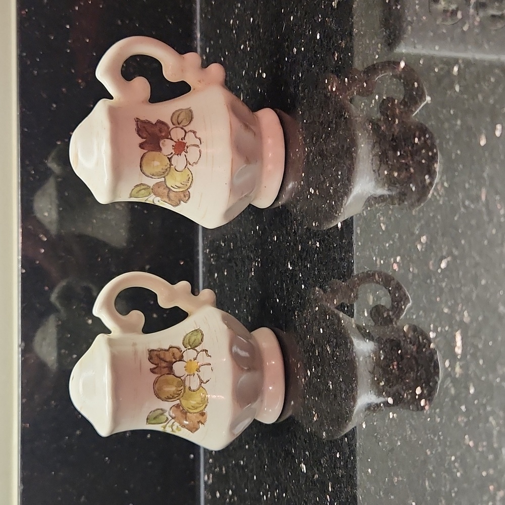 Vintage Metlox Fruit Basket pattern salt & pepper set, excellent condition